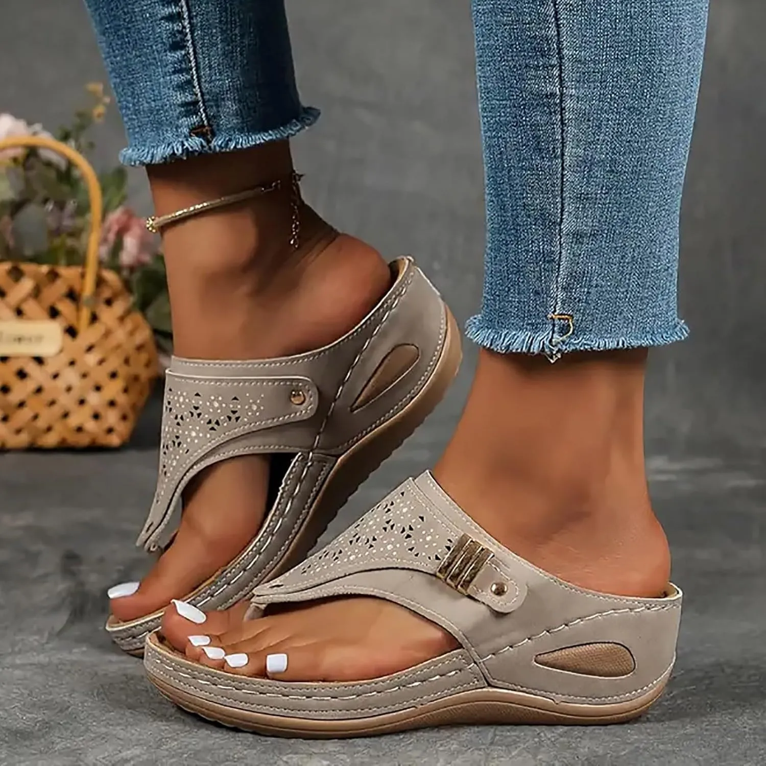 Breathable Mesh Hollow Sports Sandals Non-Slip 2024 New Women’s Wedge Orthopedic Flip-Flops Summer Casual Sandals Open Toe