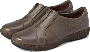 Clarks Women's Magnolia Zip Sneaker