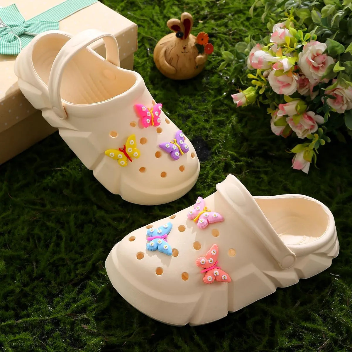 Cute Butterfly-Themed Lightweight Girls' Clogs, Platform Soft Sole Closed Toe EVA Home Garden Clog Shoes, Two-Way Wear Breathable Beach Clogs, Trendy Non-Slip Slip-On Sandals
