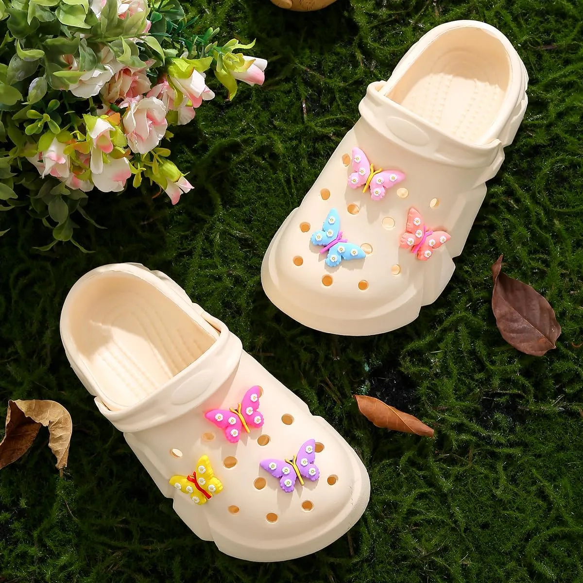 Cute Butterfly-Themed Lightweight Girls' Clogs, Platform Soft Sole Closed Toe EVA Home Garden Clog Shoes, Two-Way Wear Breathable Beach Clogs, Trendy Non-Slip Slip-On Sandals