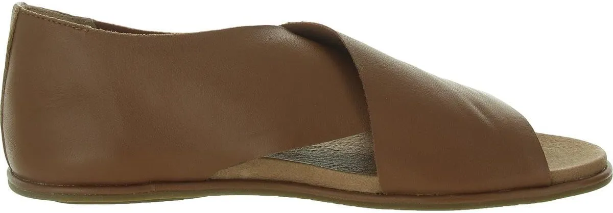 Gentle Souls by Kenneth Cole Women's Laniey Flat Sandal