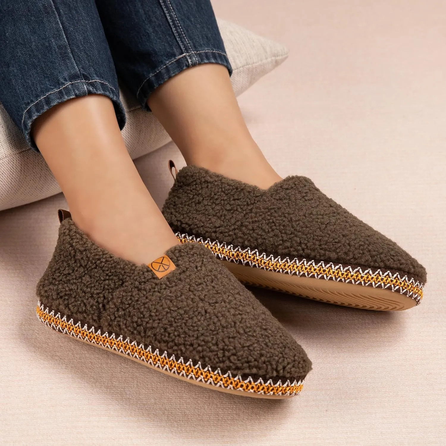House Slippers for Women Winter Warm House Shoes with Memory Foam Indoor Fuzzy Comfort Anti-Skid Soft Loafer Shoes