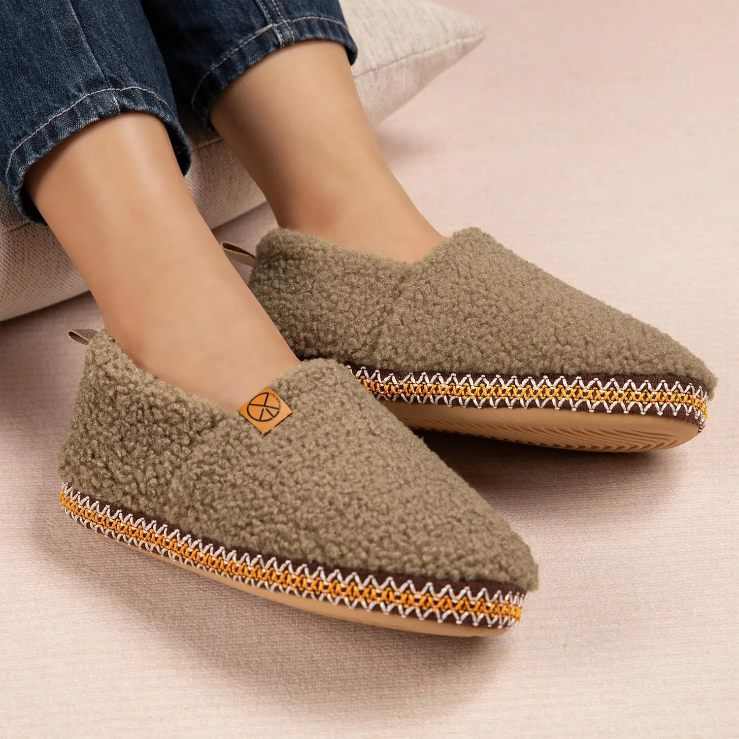 House Slippers for Women Winter Warm House Shoes with Memory Foam Indoor Fuzzy Comfort Anti-Skid Soft Loafer Shoes