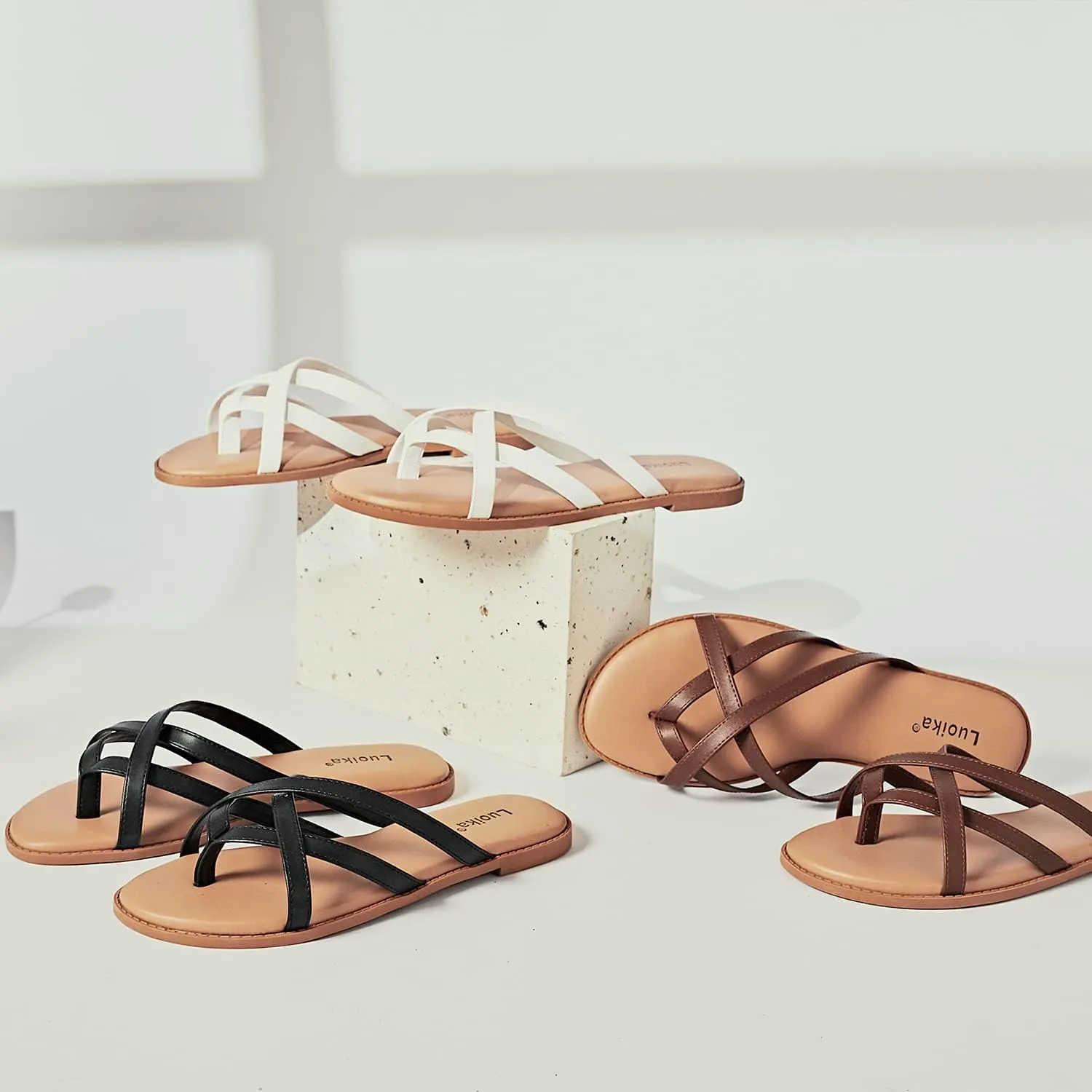 Luoika Women's Wide Width Flat Sandals, Flip Flop Slides Sandal Casual Strapy Sandal Slip on Summer Beach Shoes for Women.