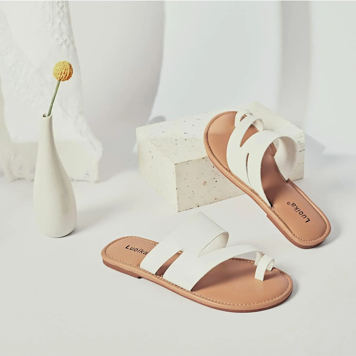 Luoika Women's Wide Width Flat Sandals, Flip Flop Slides Sandal Casual Strapy Sandal Slip on Summer Beach Shoes for Women.