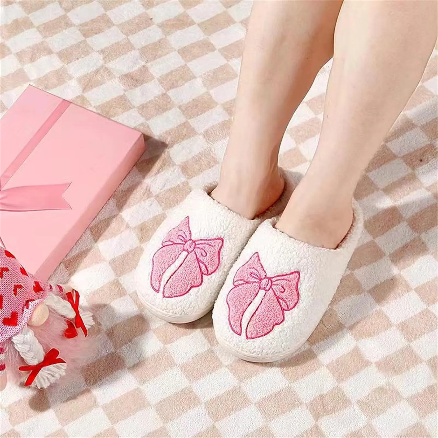 Obosoyo Slippers Women Strawberry Men House Fuzzy Plush Shoes Funky Cute Design Fun Slipper Unisex Comfy Bedroom Soft Warm Slipper Indoor Non-slip Slip-On