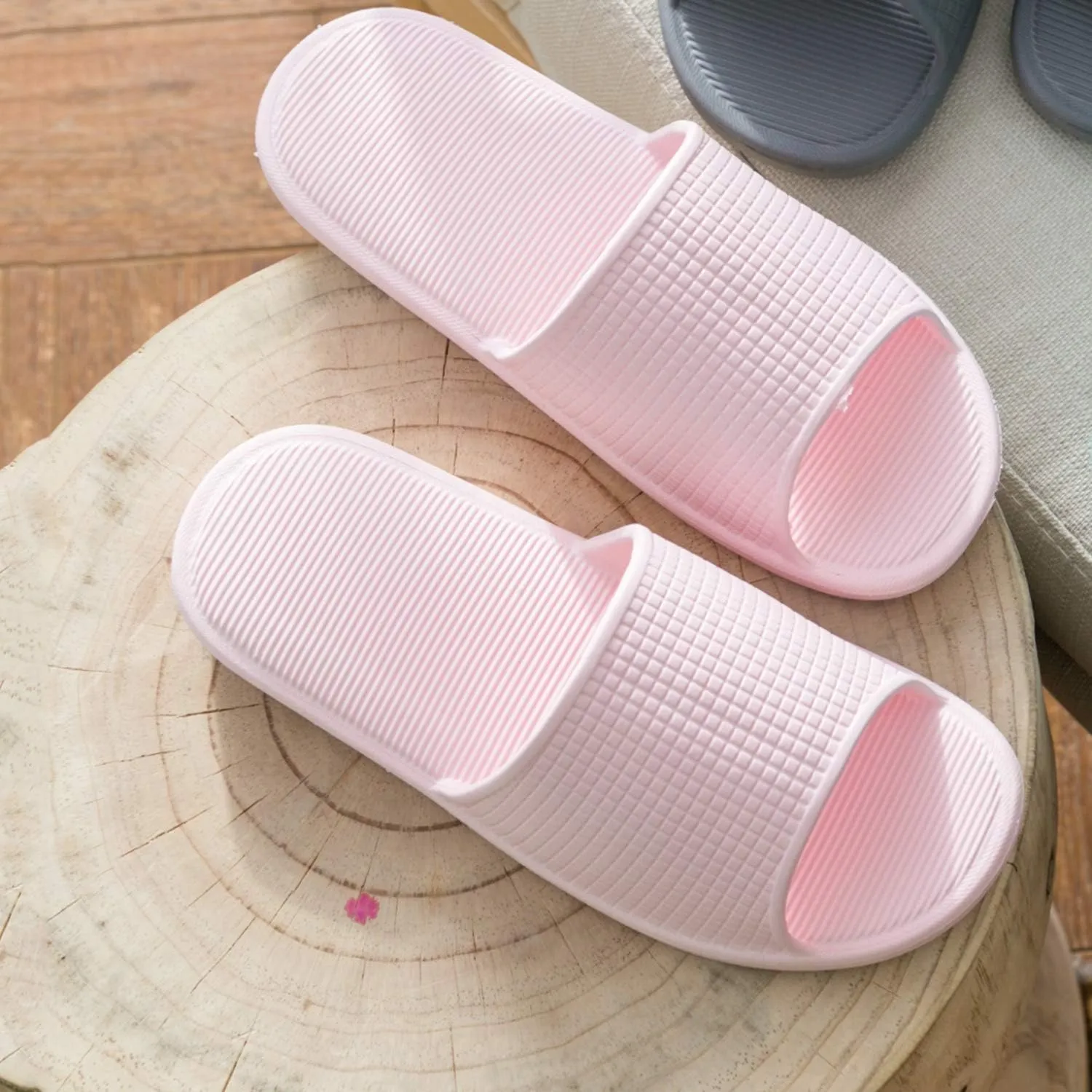 ofoot Stylish and Cozy Women's Comfort Indoor and Outdoor Casual Slide Sandals Non-Slip Shower Slippers - Unisex Soft Flip Flops