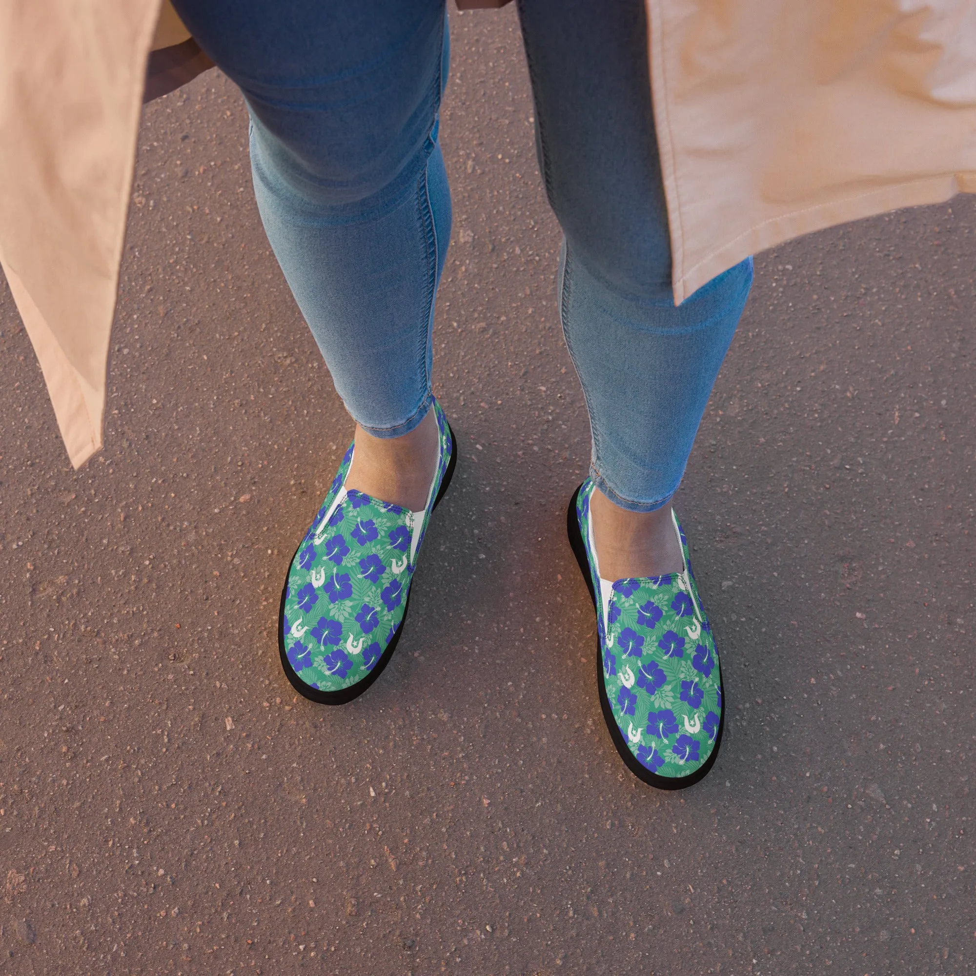 Royal Blue Hibiscus flowers with Dhari on Women’s slip-on canvas shoes