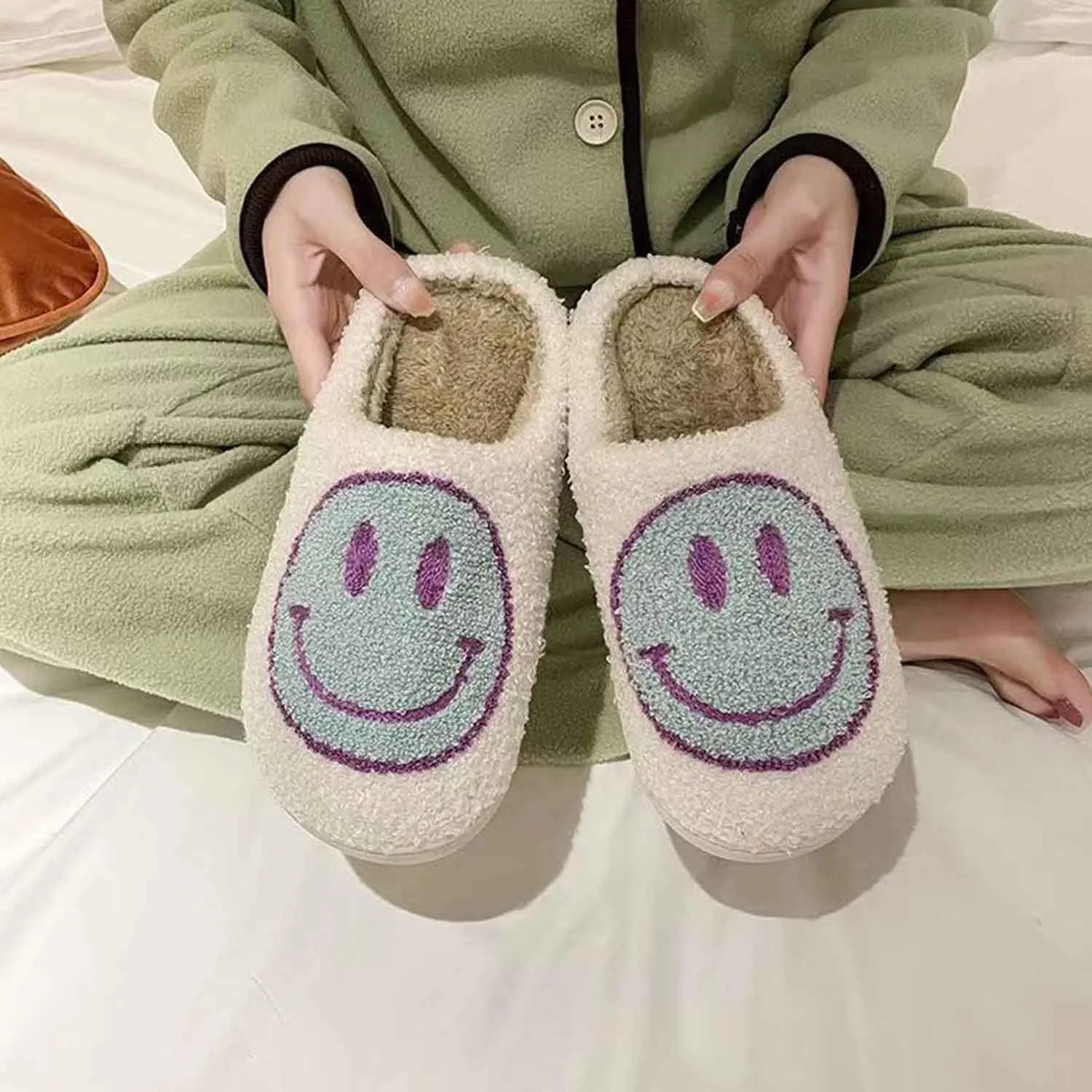 Smile Face Slippers for Women - Soft Plush Retro Preppy Slip-on Comfortable Indoor/Outdoor Shoes
