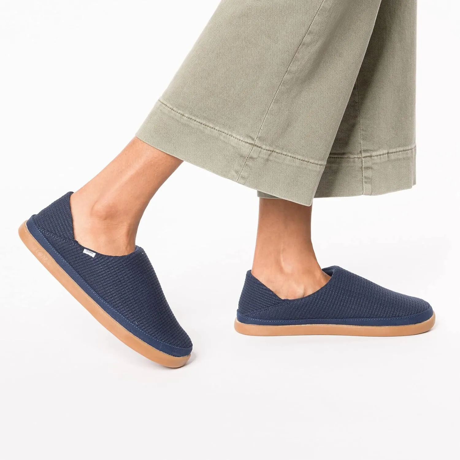 TOMS Womens Ezra Slip On Casual Slippers Casual - Pink