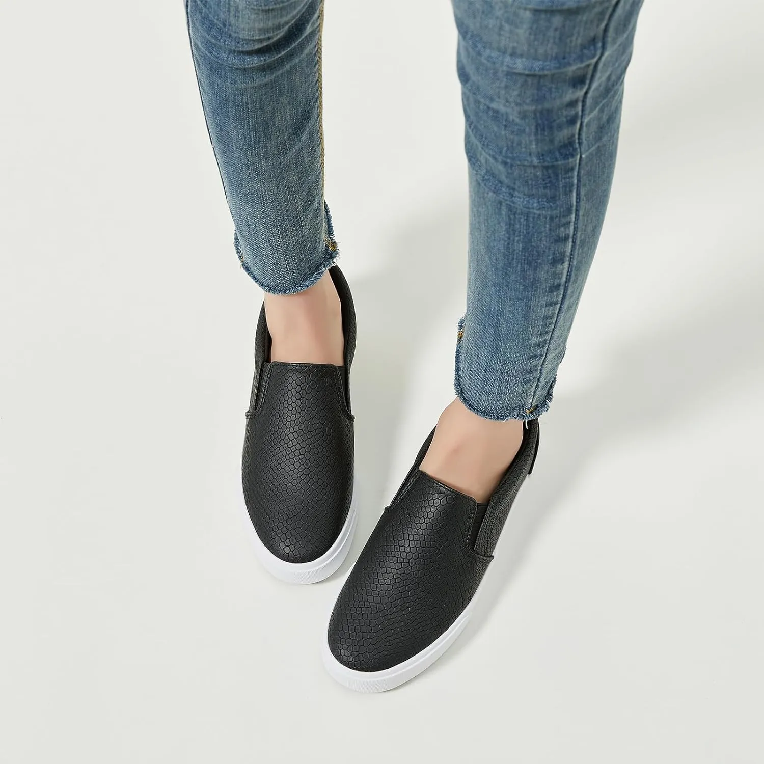 TUOPIN Womens Synthetic Leather Slip On Shoes,Padded Collar Slip on Sneakers for Women,Casual Loafers Walking Shoes