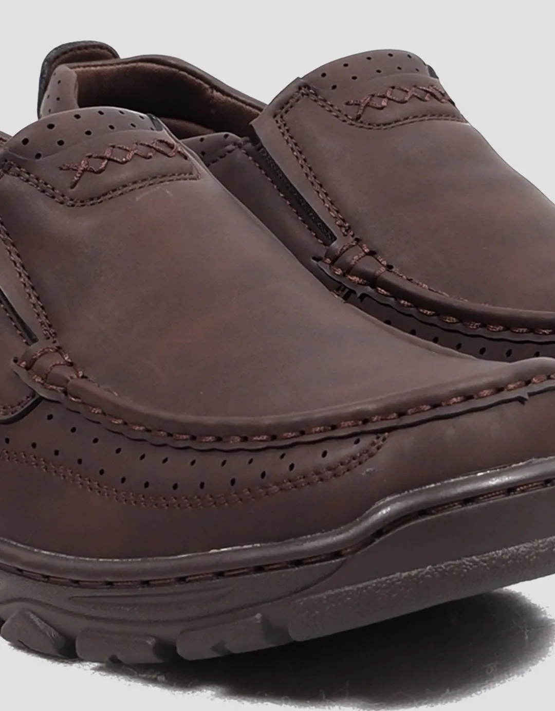 Watchout Stitching Detail Sepatu Casual Pria